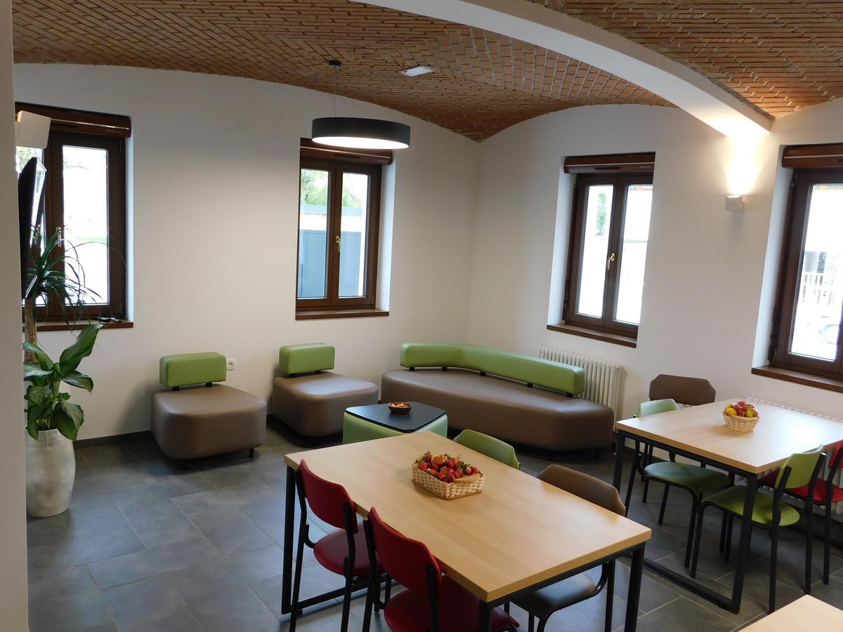 Hostel Bearlog Kocevje Exteriör bild